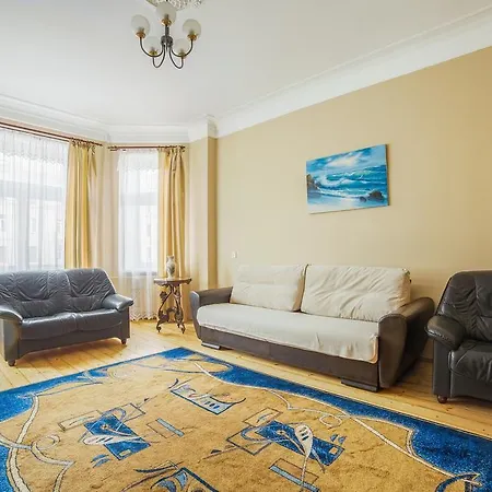 Tvoy Ostrov Near Train Station Apartament *